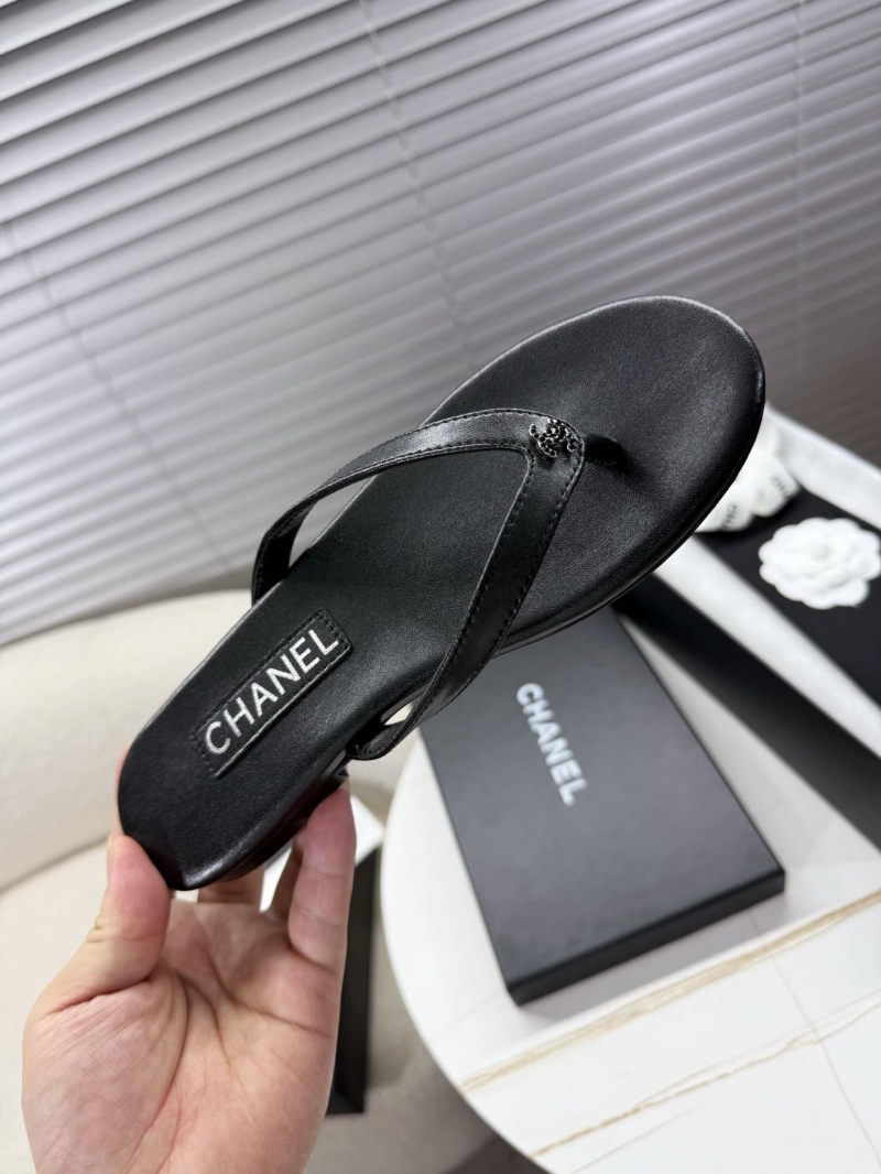 Ch**el slippers
